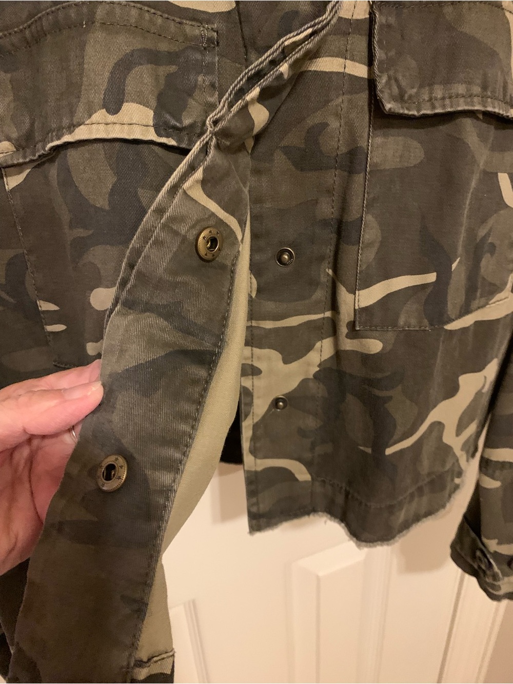 Women’s Lightweight Camo Jacket Charlotte Russe waist Length Sz Large - Picture 3 of 7